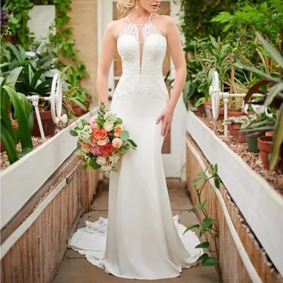 Gorgeous Stella York Wedding Gown - Picture 2 of 16
